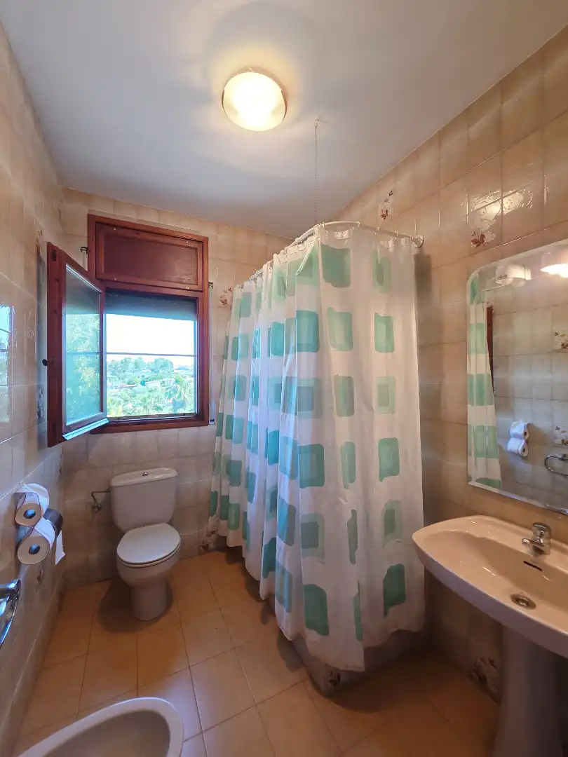 Baño de Casa o chalet en venta en Vallirana con Calefacción, Terraza y Piscina