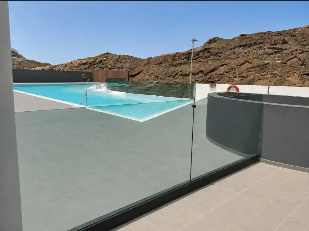 Schwimmbecken von Wohnungen zur Miete in Mogán mit Klimaanlage, Privatgarten und Abstellraum