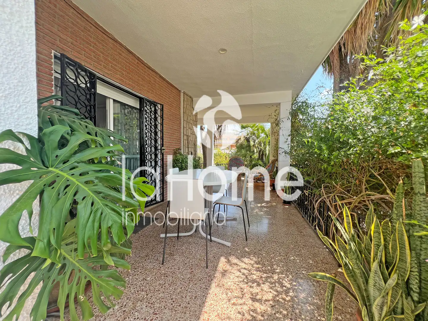 Vista exterior de Casa o xalet en venda en Paterna amb Aire condicionat, Jardí privat i Terrassa