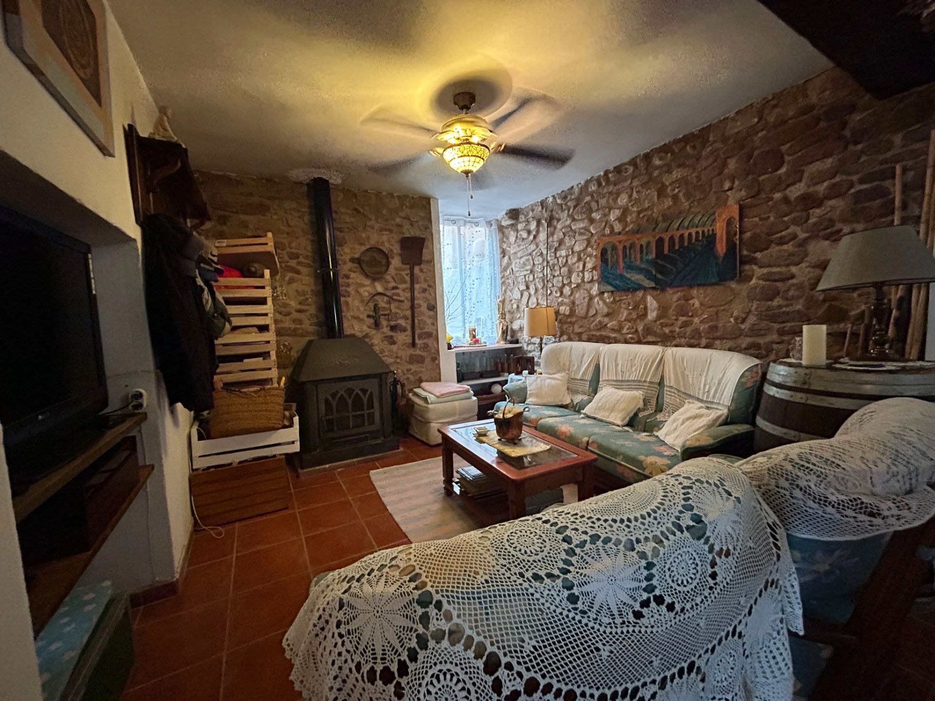 Sala d'estar de Casa adosada en venda en Azuébar amb Rentadora, Microones i Balcó