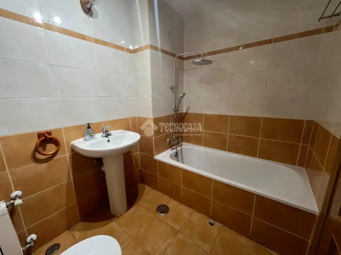 Bathroom of Flat for sale in Alcorcón  with Heating, Parquet flooring and Terrace