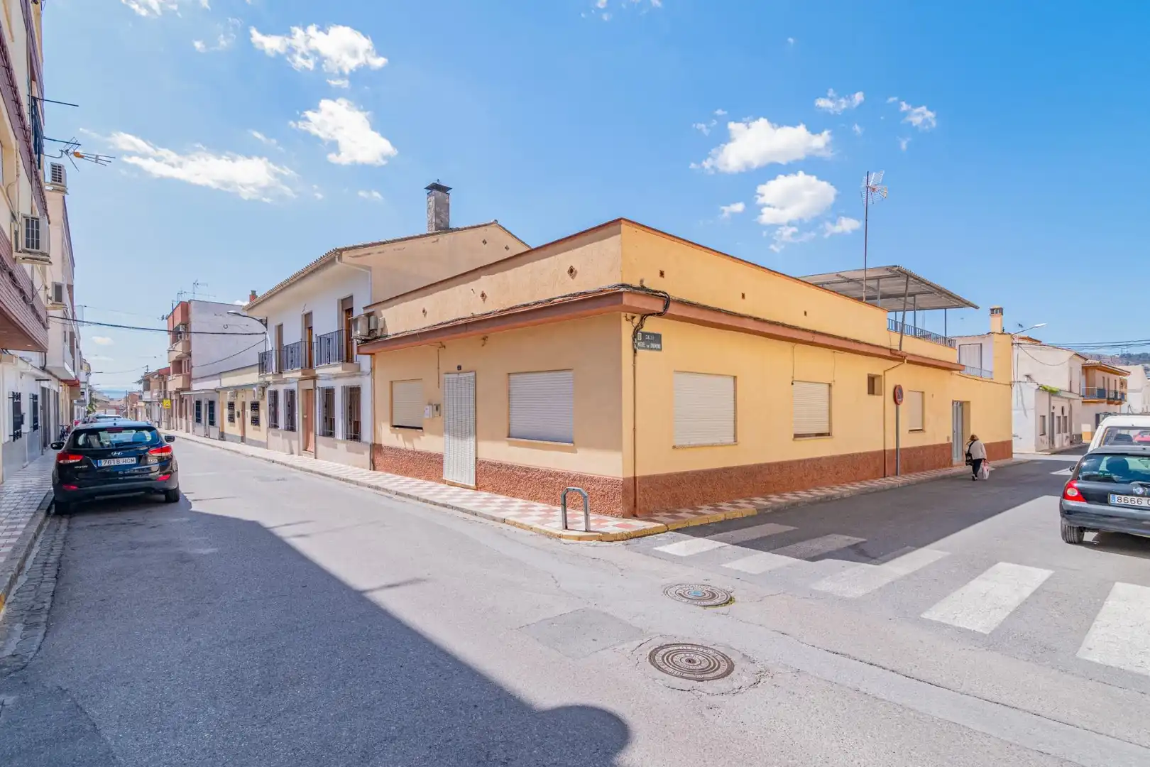 Vista exterior de Casa adosada en venda en Albolote amb Calefacció, Jardí privat i Terrassa