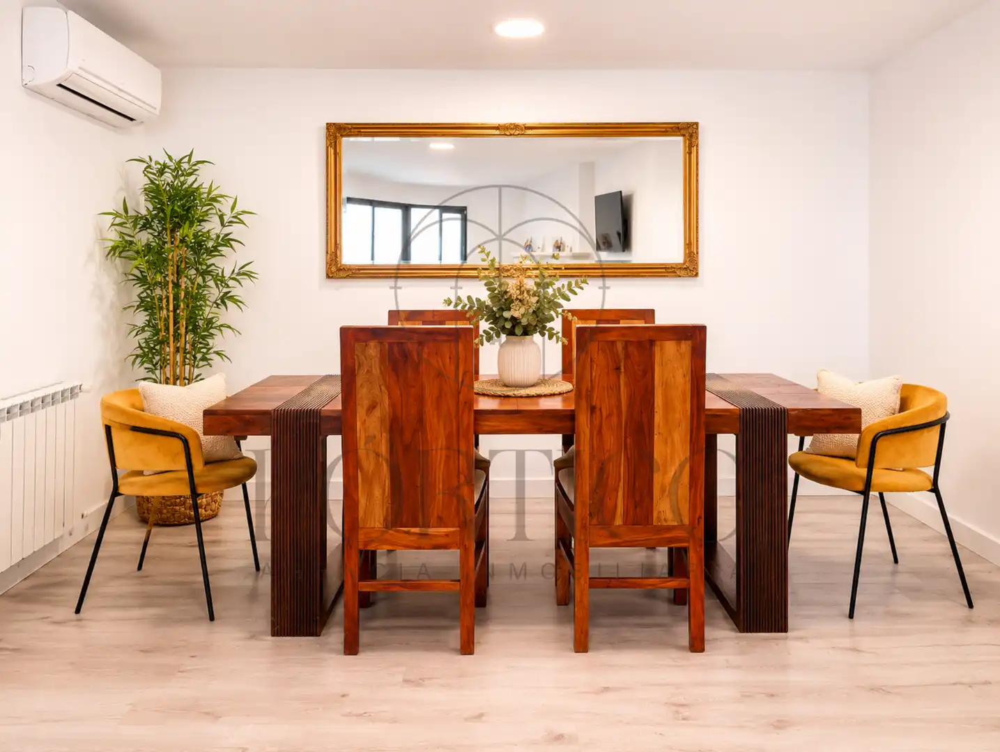Esszimmer von Dachboden zum Verkauf in Tui mit Klimaanlage, Heizung und Terrasse