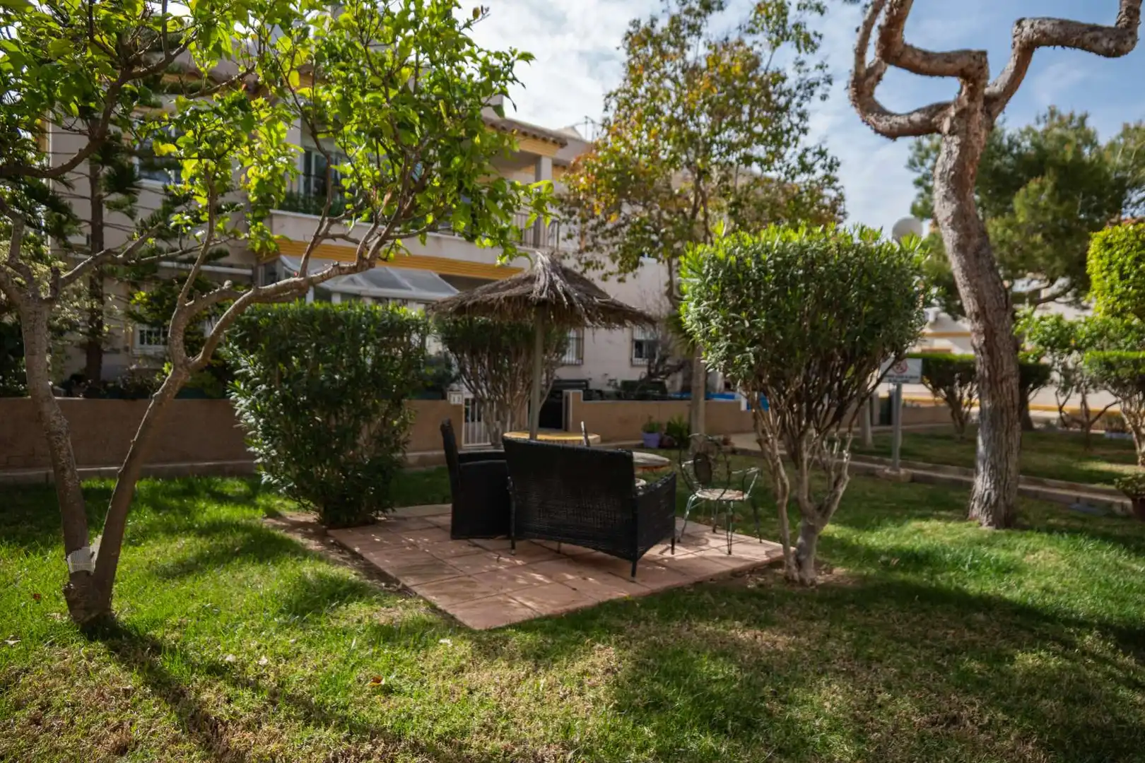 Garten von Einfamilien-Reihenhaus zum Verkauf in Orihuela mit Klimaanlage, Heizung und Terrasse