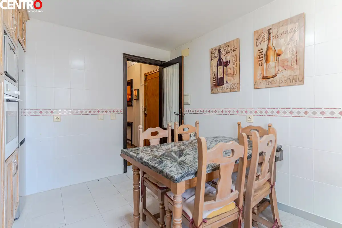 Comedor de Casa o chalet en venta en La Zubia con Aire acondicionado, Calefacción y Jardín privado