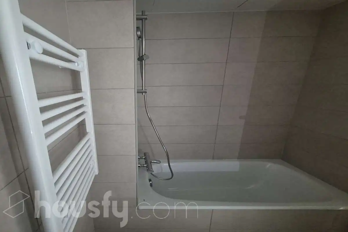 Baño de Piso de alquiler en Viladecans con Aire acondicionado, Parquet y Trastero
