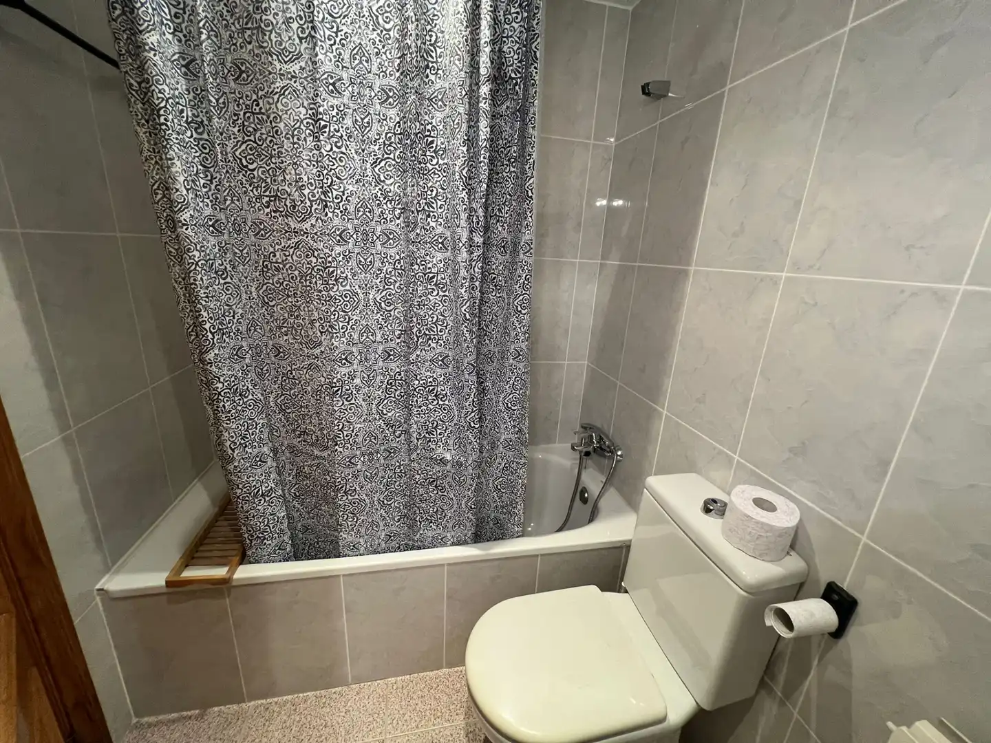 Baño de Piso de alquiler en Barcelona con Aire acondicionado, Calefacción y Amueblado