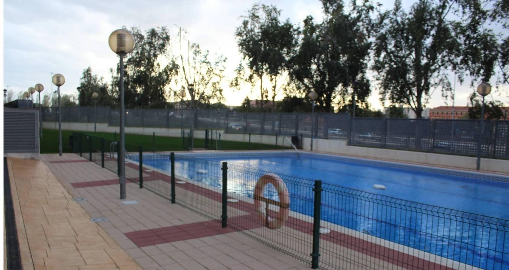 Swimming pool of Flat to rent in  Logroño  with Heating