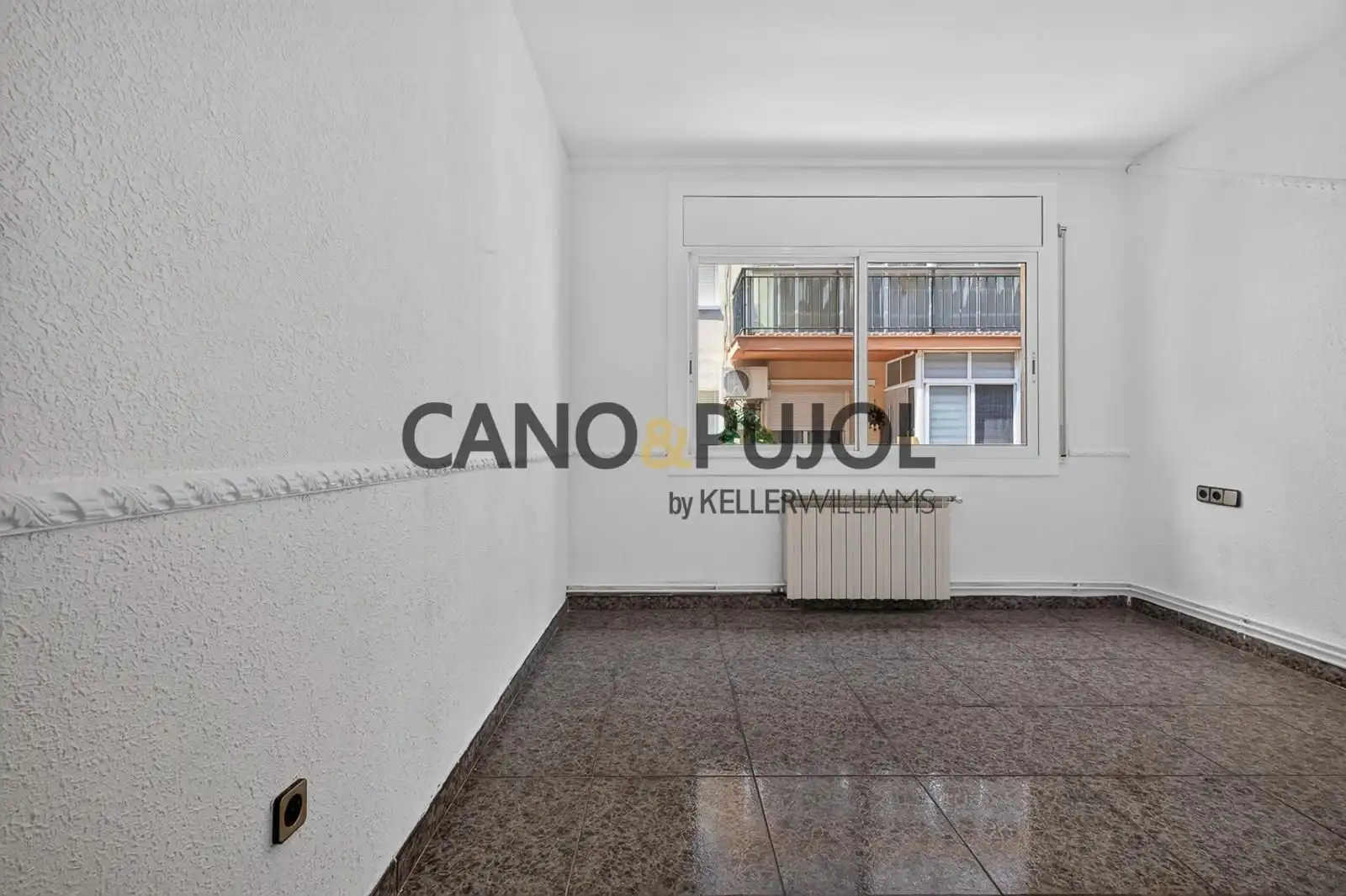 Vista exterior de Piso en venta en Palau-solità i Plegamans con Calefacción y Terraza