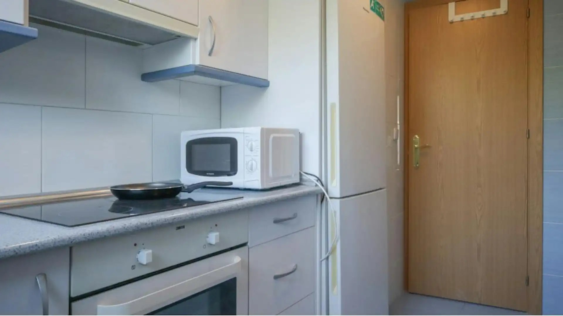 Kitchen of Flat for rent in Madrid  with Heating, Furnished and Washing machine