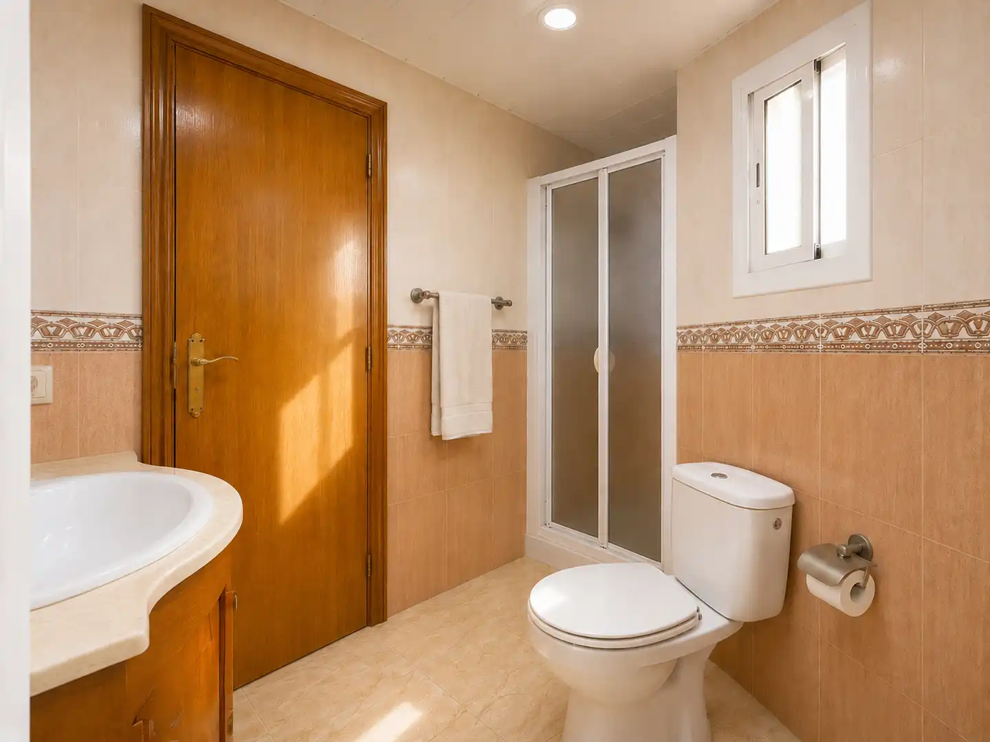 Bathroom of Flat for sale in Santa Coloma de Gramenet  with Air Conditioner, Heating and Washing machine