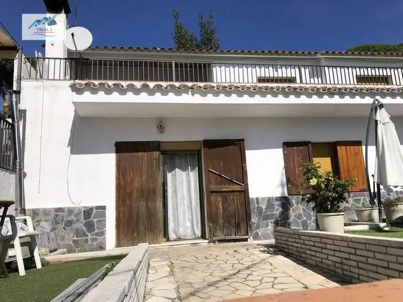 House with garden for sale in Calle MONTNEGRE