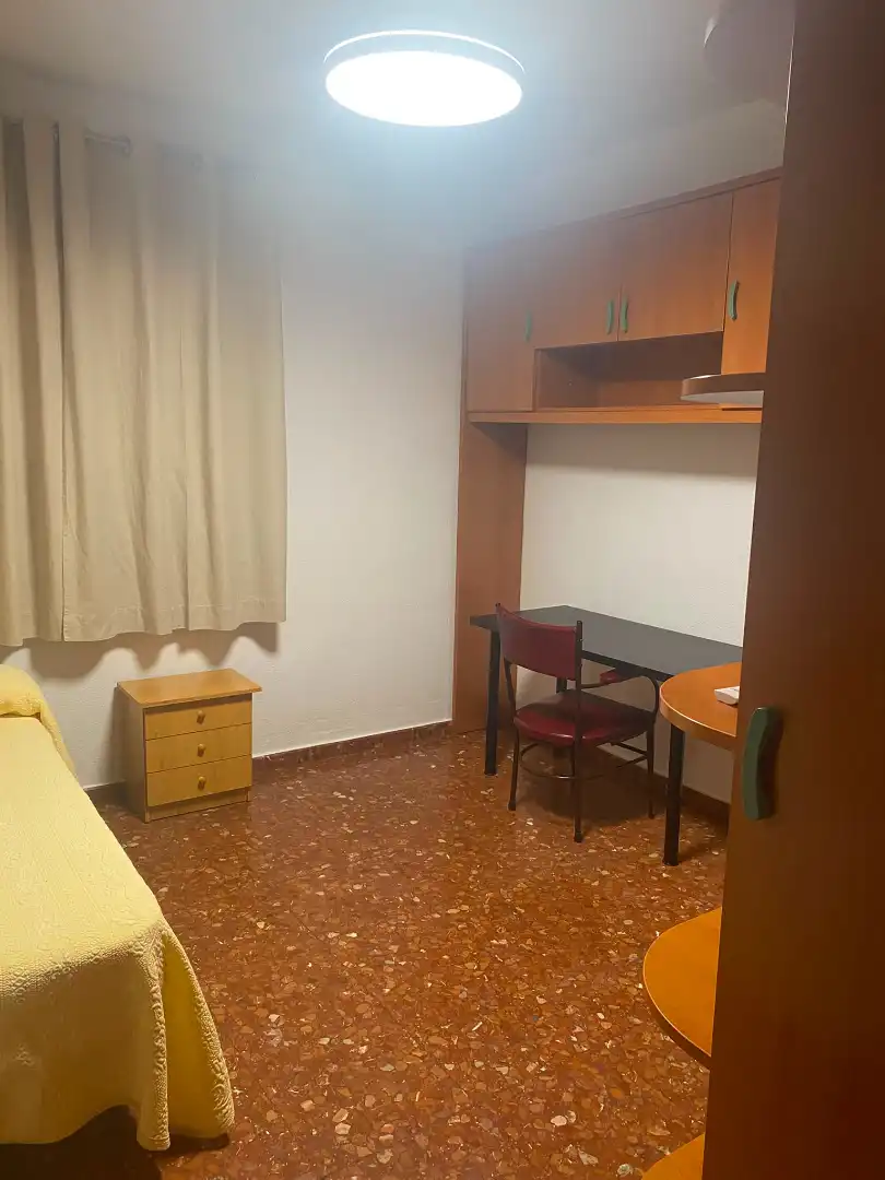 Dormitori de Pis de lloguer en Málaga amb Aire condicionat, Terrassa i Moblat