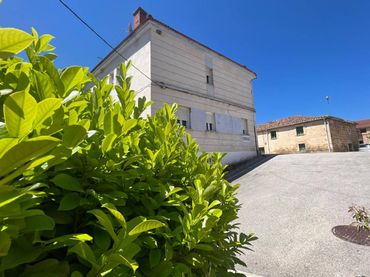 Casa amb jardí en venda a Calle Villa