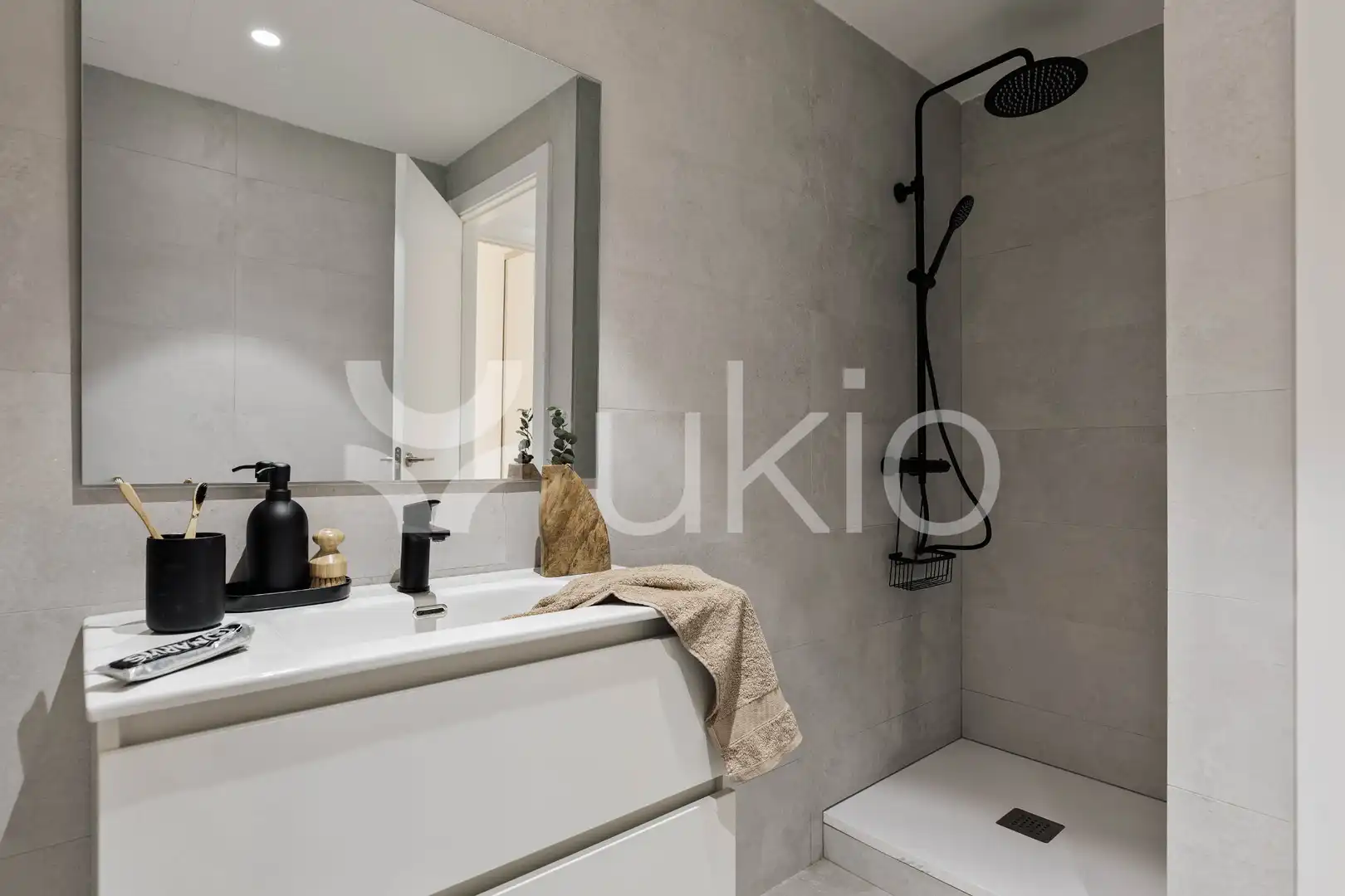 Baño de Apartamento de alquiler en Barcelona con Aire acondicionado, Calefacción y Amueblado