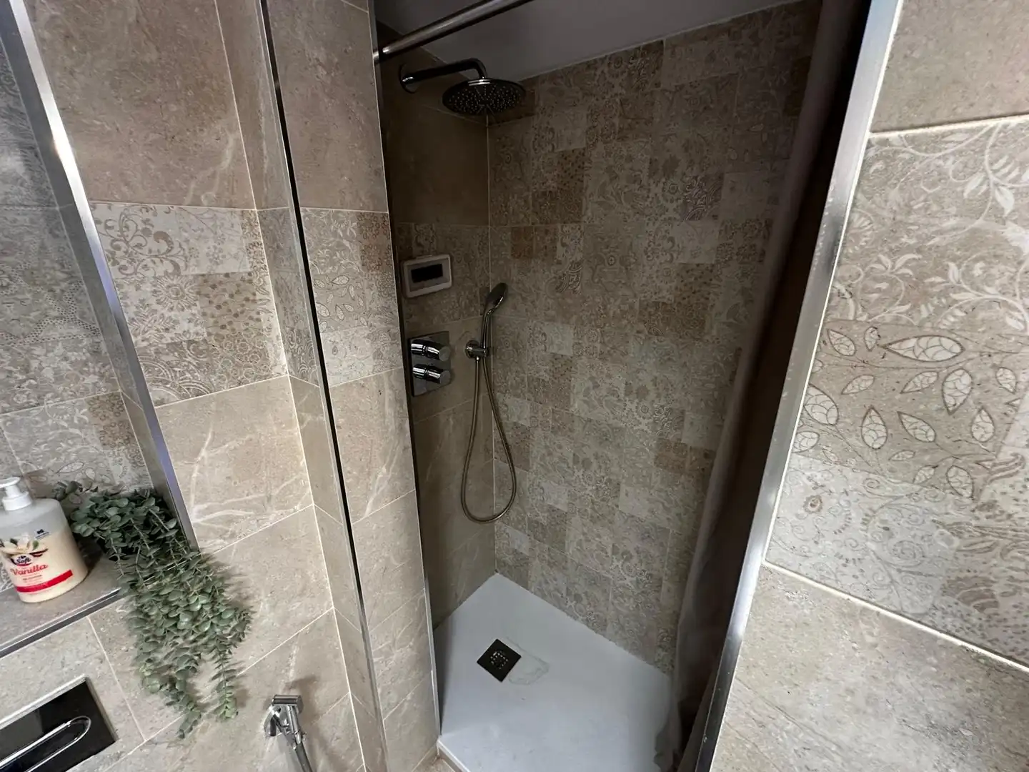 Baño de Piso en venta en Barcelona con Terraza y Horno
