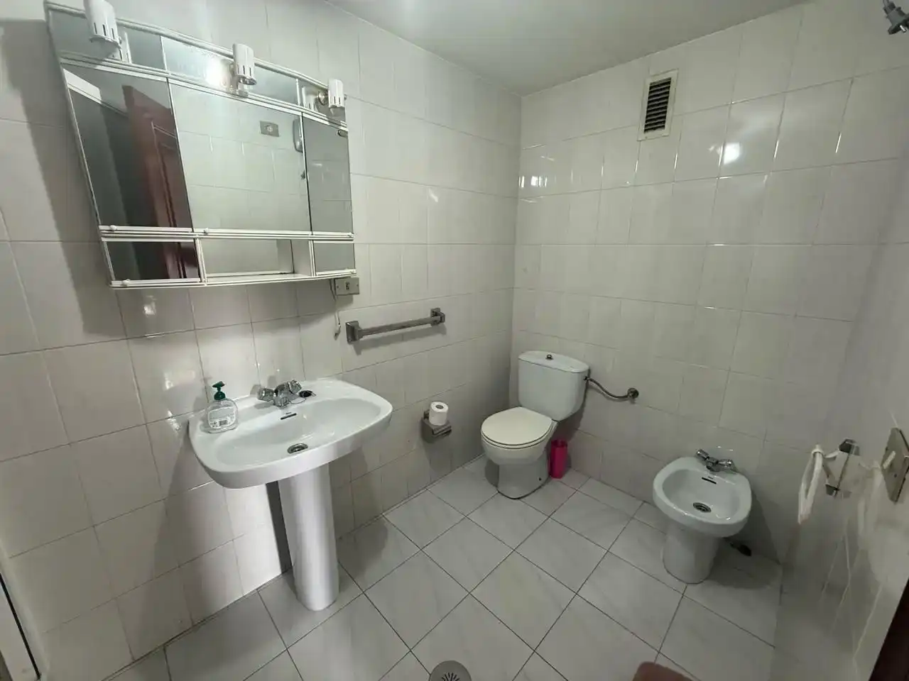 Baño de Piso en venta en Tui con Trastero, Amueblado y Balcón