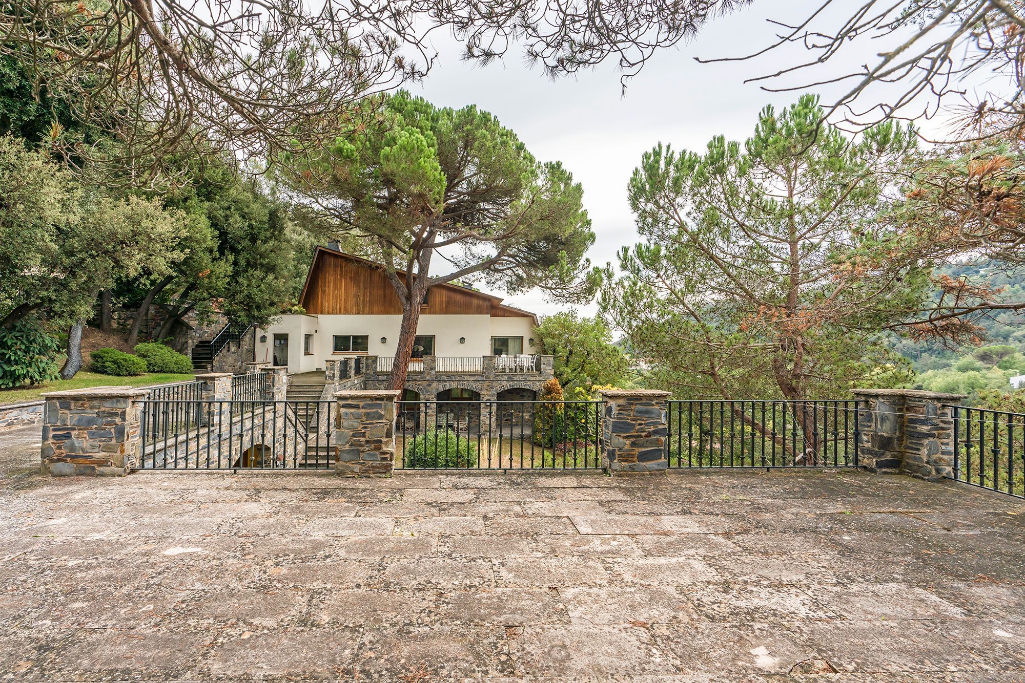 Vista exterior de Casa o xalet en venda en Sant Quirze Safaja amb Jardí privat, Parquet i Terrassa