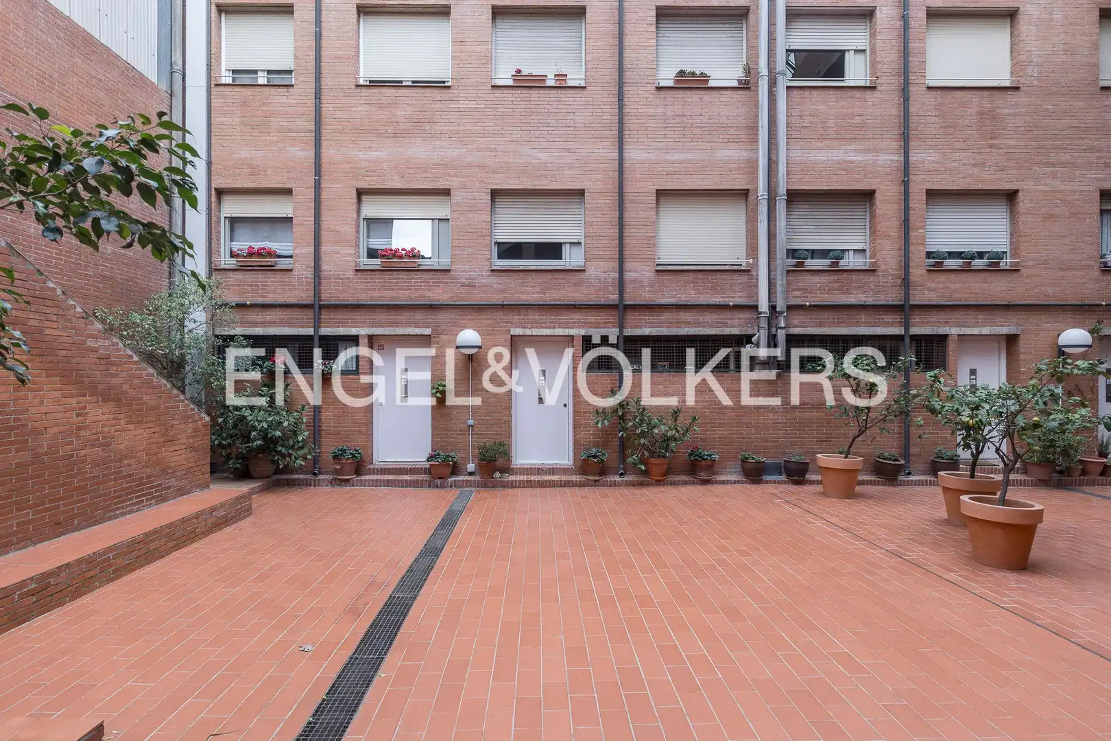 Außenansicht von Maisonette zum Verkauf in Barcelona mit Heizung und Parkett