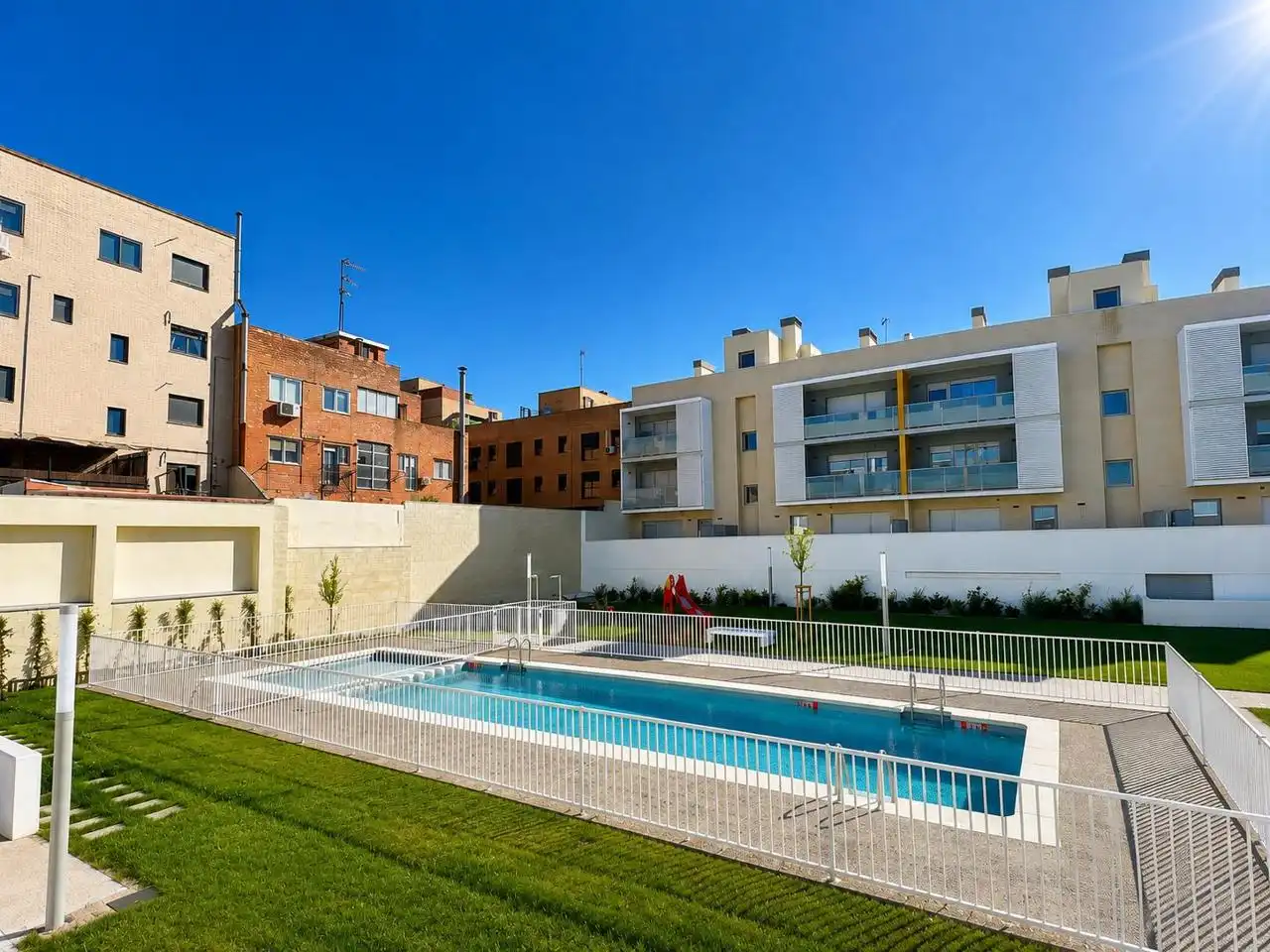 Schwimmbecken von Wohnung zum Verkauf in Zaragoza mit Klimaanlage, Heizung und Terrasse