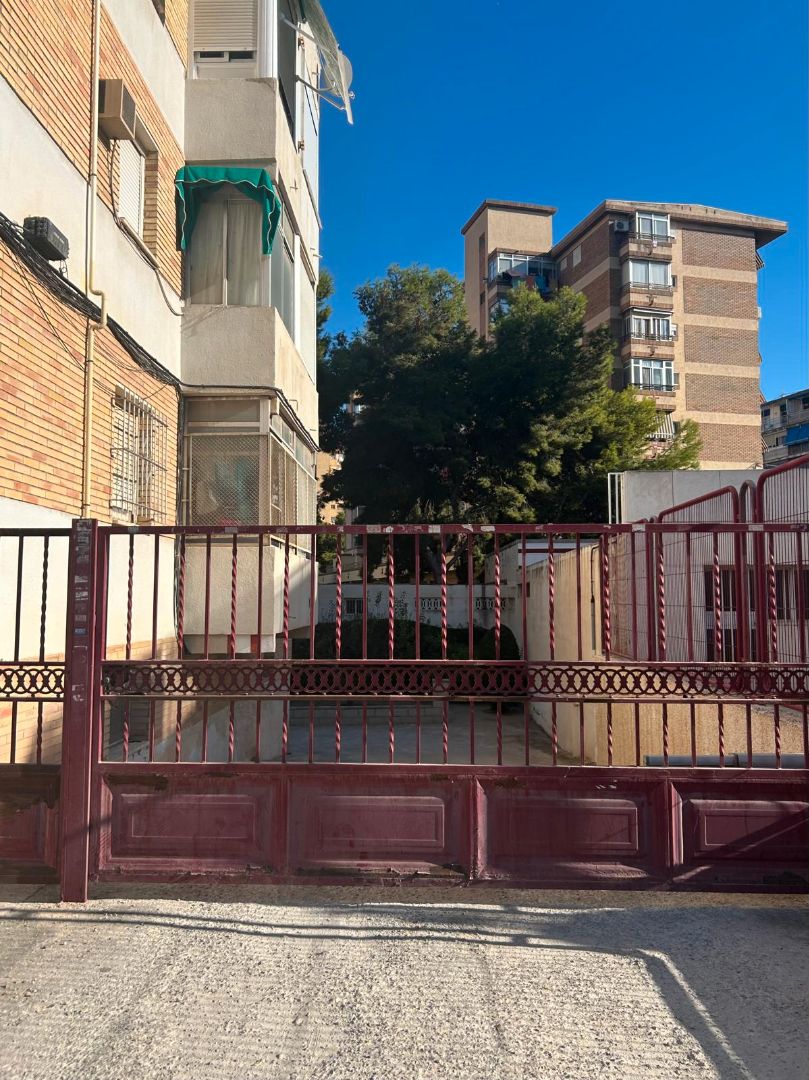 Vista exterior de Garatge en venda en Alicante / Alacant