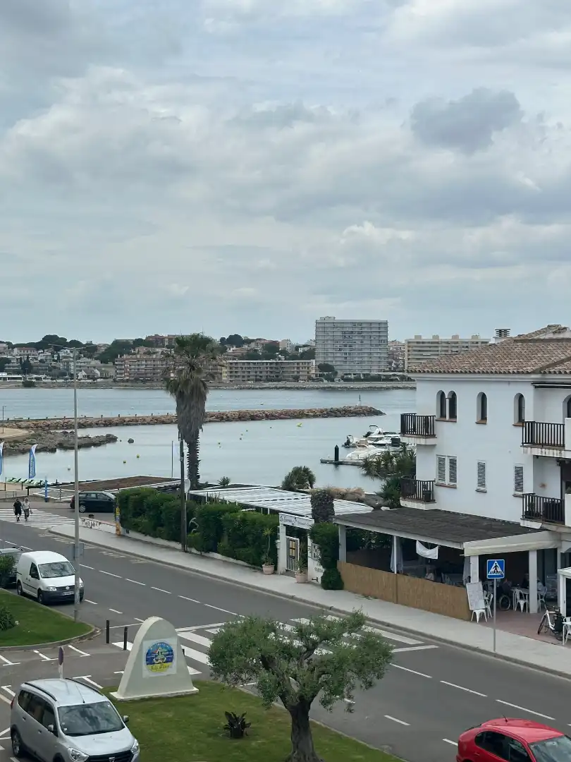 Apartamento en venta en L'Escala con Calefacción, Terraza y Amueblado