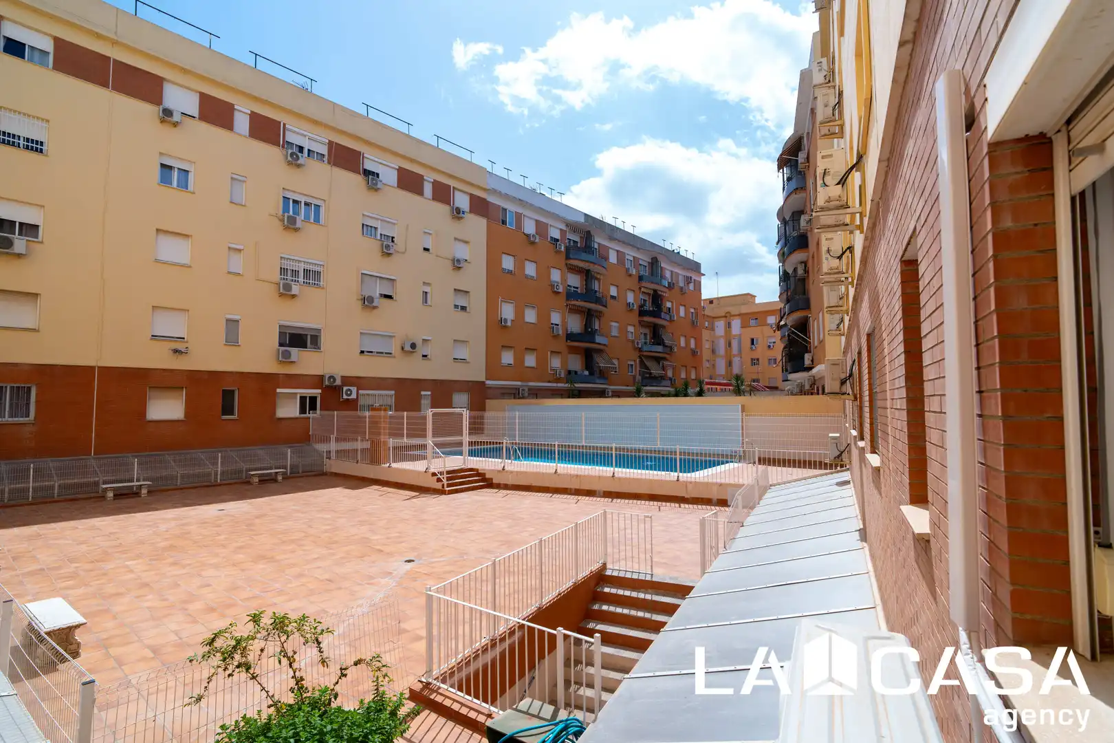 Piscina de Pis en venda en Dos Hermanas amb Aire condicionat, Terrassa i Traster