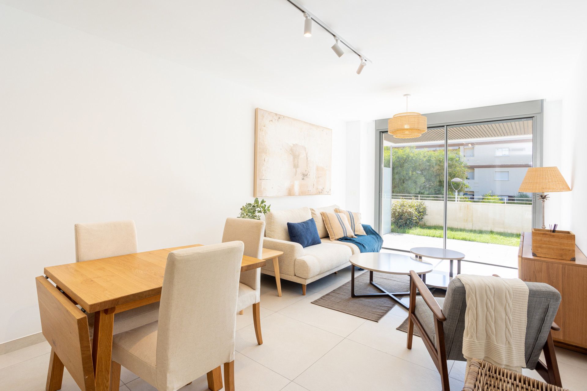 Sala d'estar de Planta baixa en venda en Marbella amb Aire condicionat, Calefacció i Jardí privat