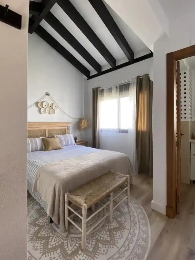 Schlafzimmer von Wohnung zur Miete in El Ronquillo mit Klimaanlage, Parkett und Möbliert