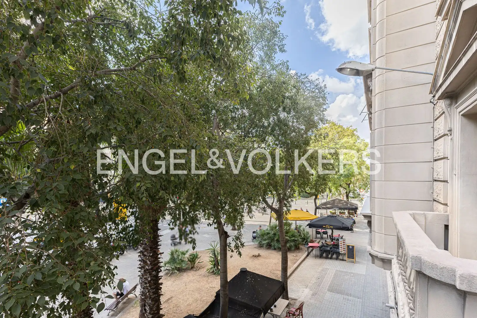 Vista exterior de Piso en venta en Eixample
