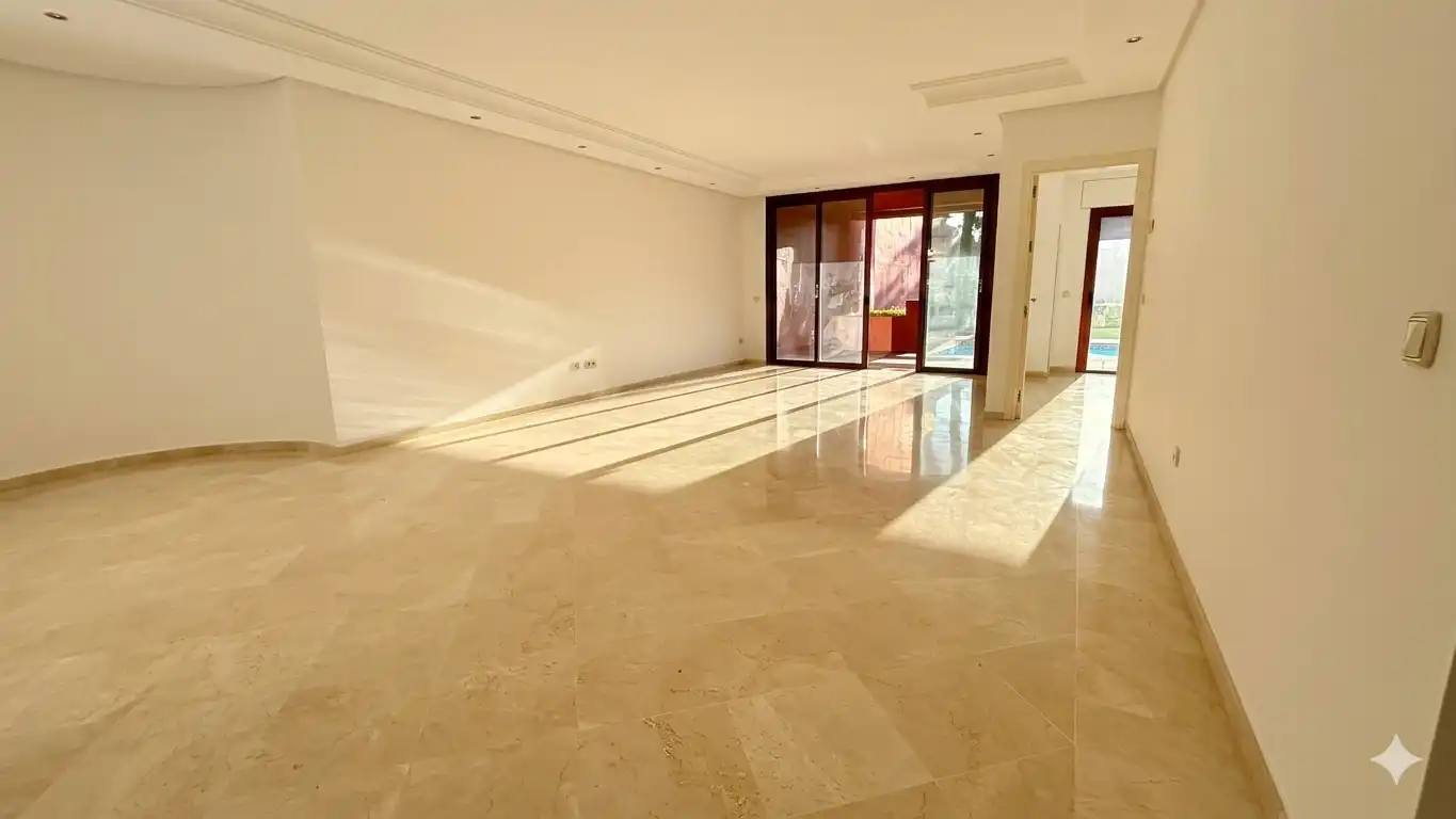 Flat for sale in Estepona  with Air Conditioner, Heating and Terrace
