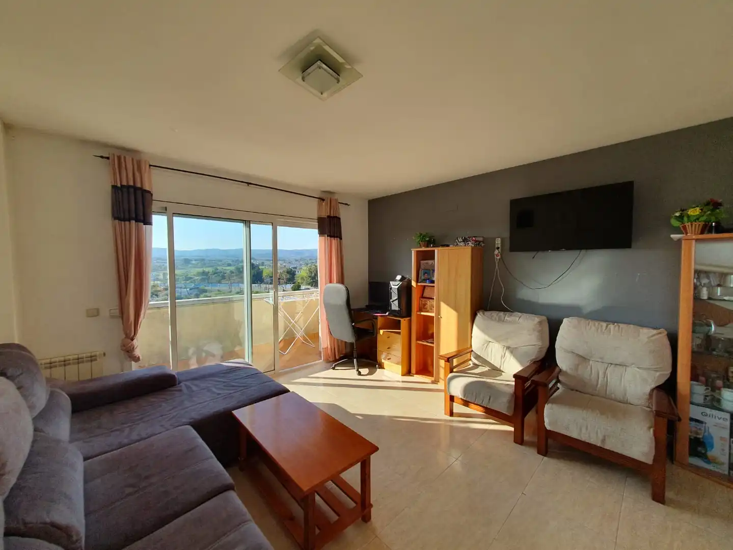 Wohnzimmer von Dachboden zum Verkauf in Vilanova i la Geltrú mit Klimaanlage, Heizung und Terrasse
