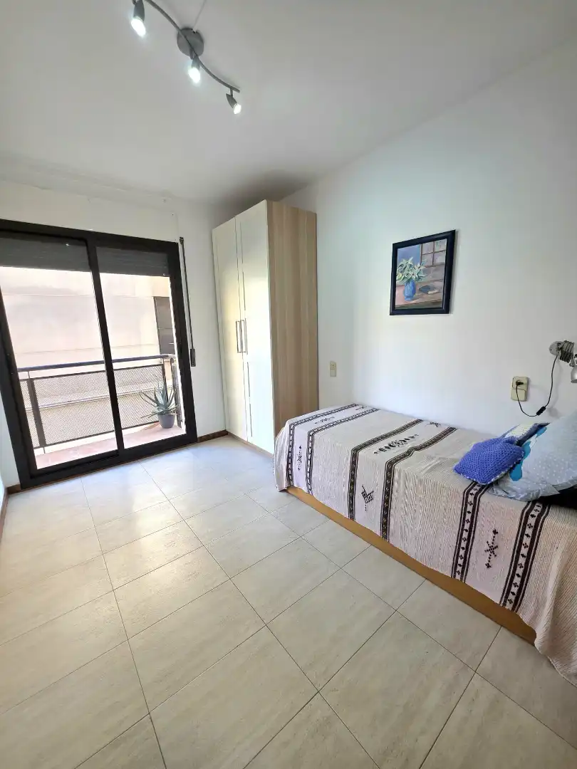 Habitación de Piso de alquiler en Sabadell con Calefacción, Parquet y Amueblado
