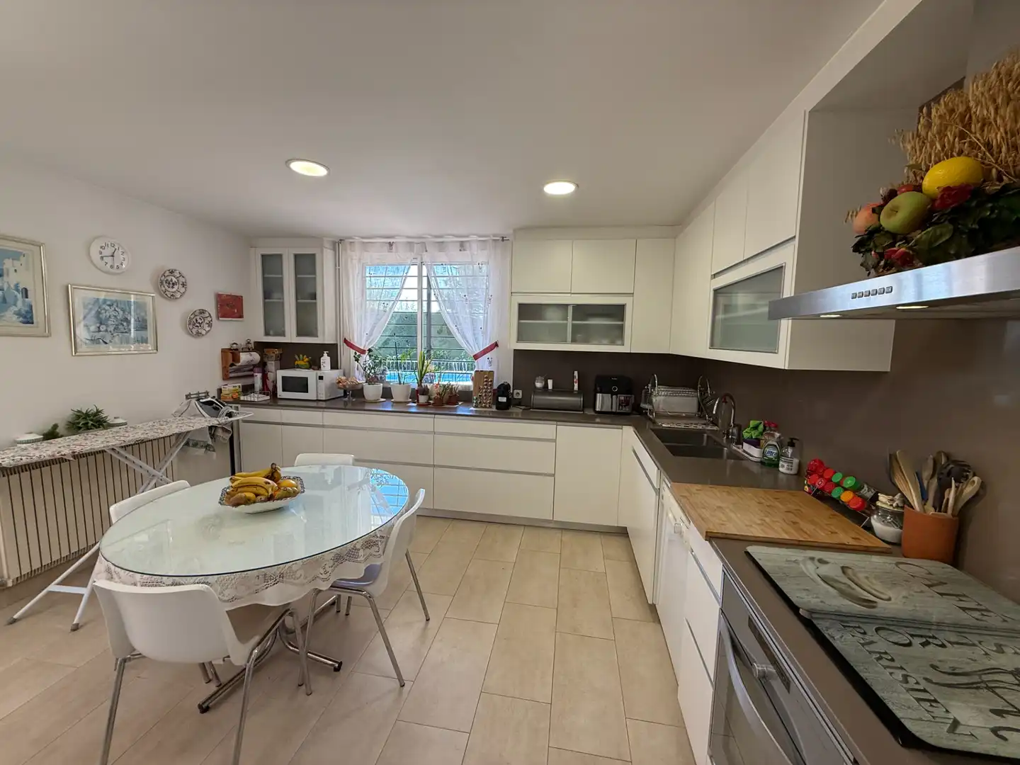 Cuina de Casa o xalet en venda en Las Rozas de Madrid amb Aire condicionat, Calefacció i Jardí privat