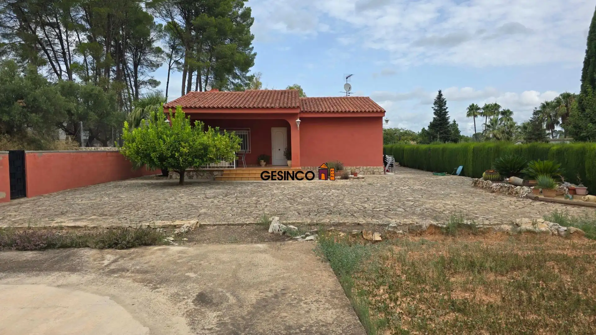 Houses for sale in Ontinyent  with Air Conditioner, Private garden and Storage room