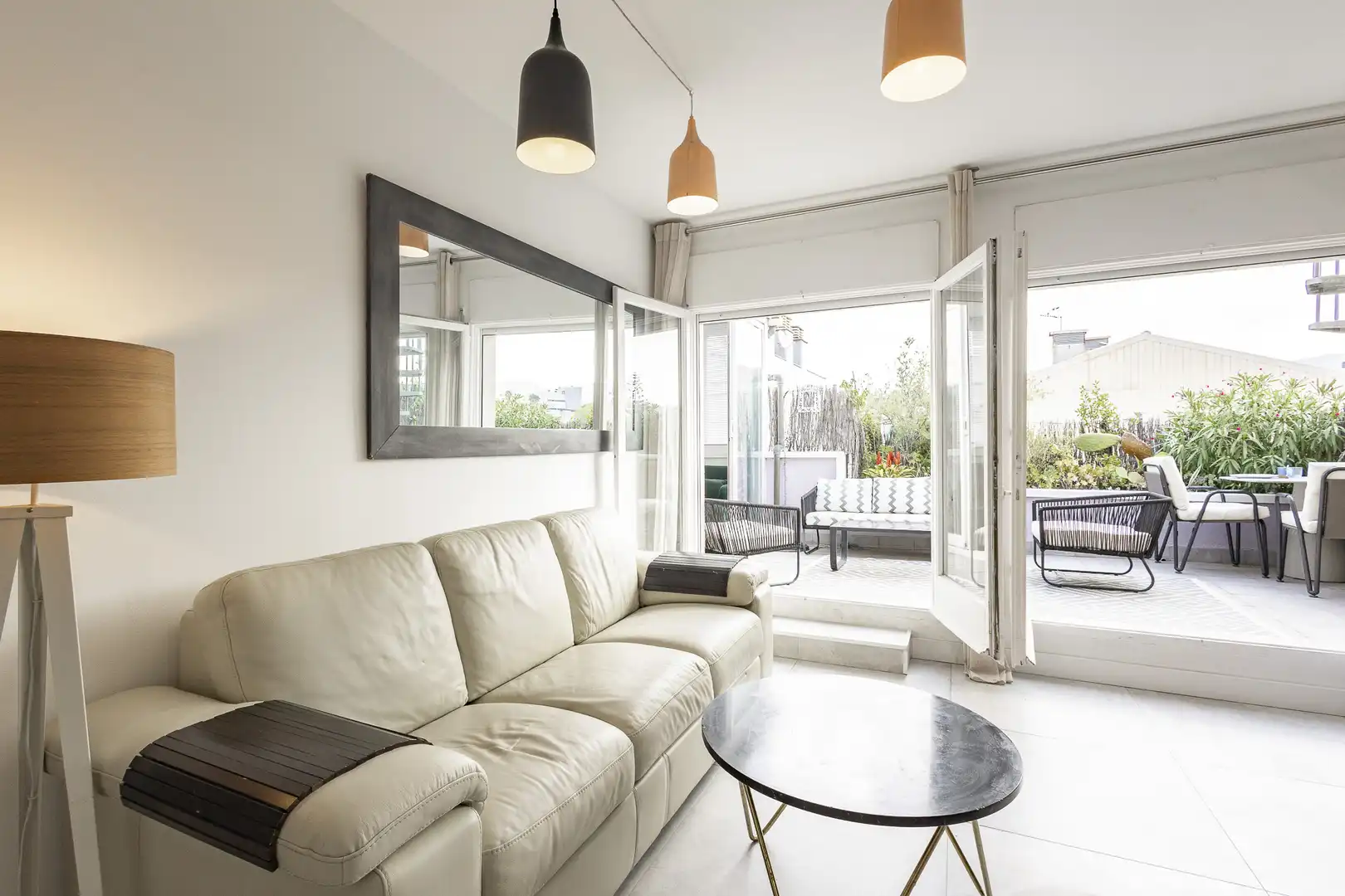 Sala d'estar de Àtic de lloguer en Sitges amb Aire condicionat, Calefacció i Terrassa