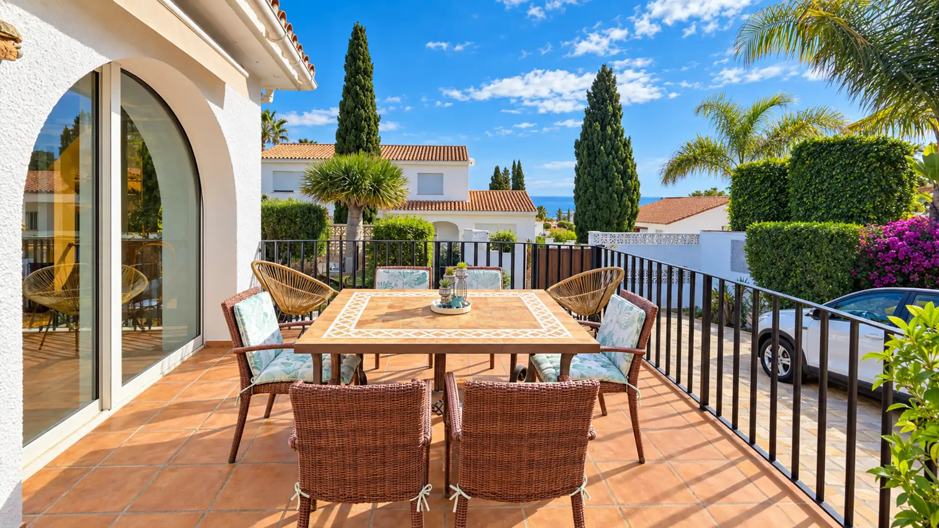 Terrace of Houses for sale in La Duquesa