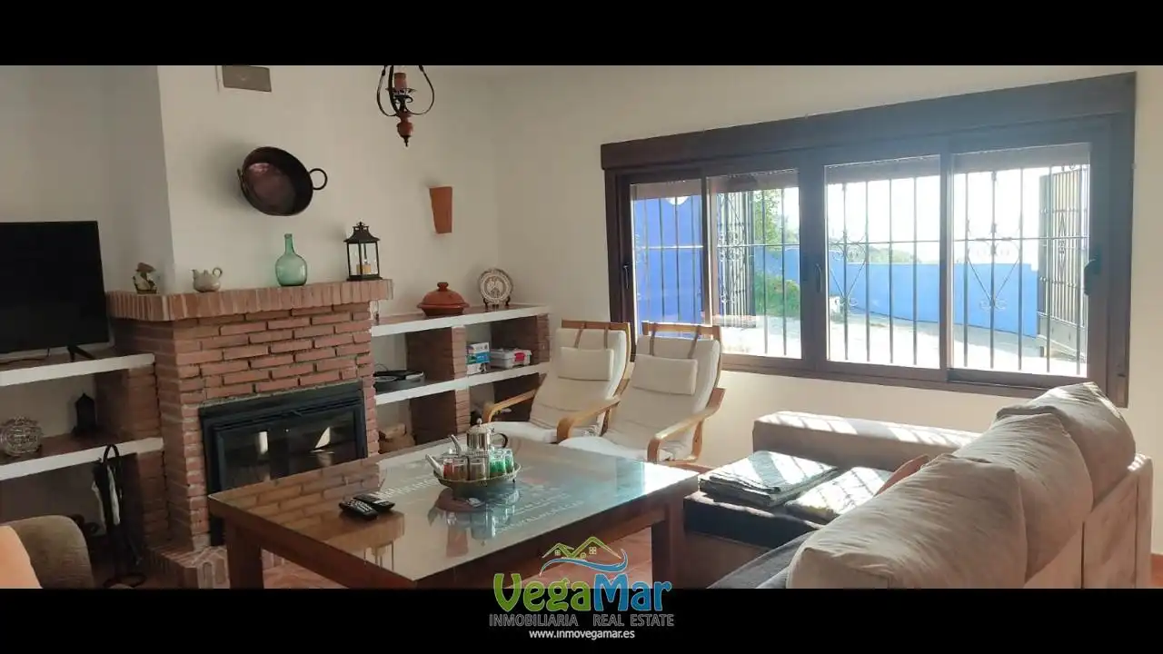 Houses for rent in Loma de la Golondrina, Ítrabo