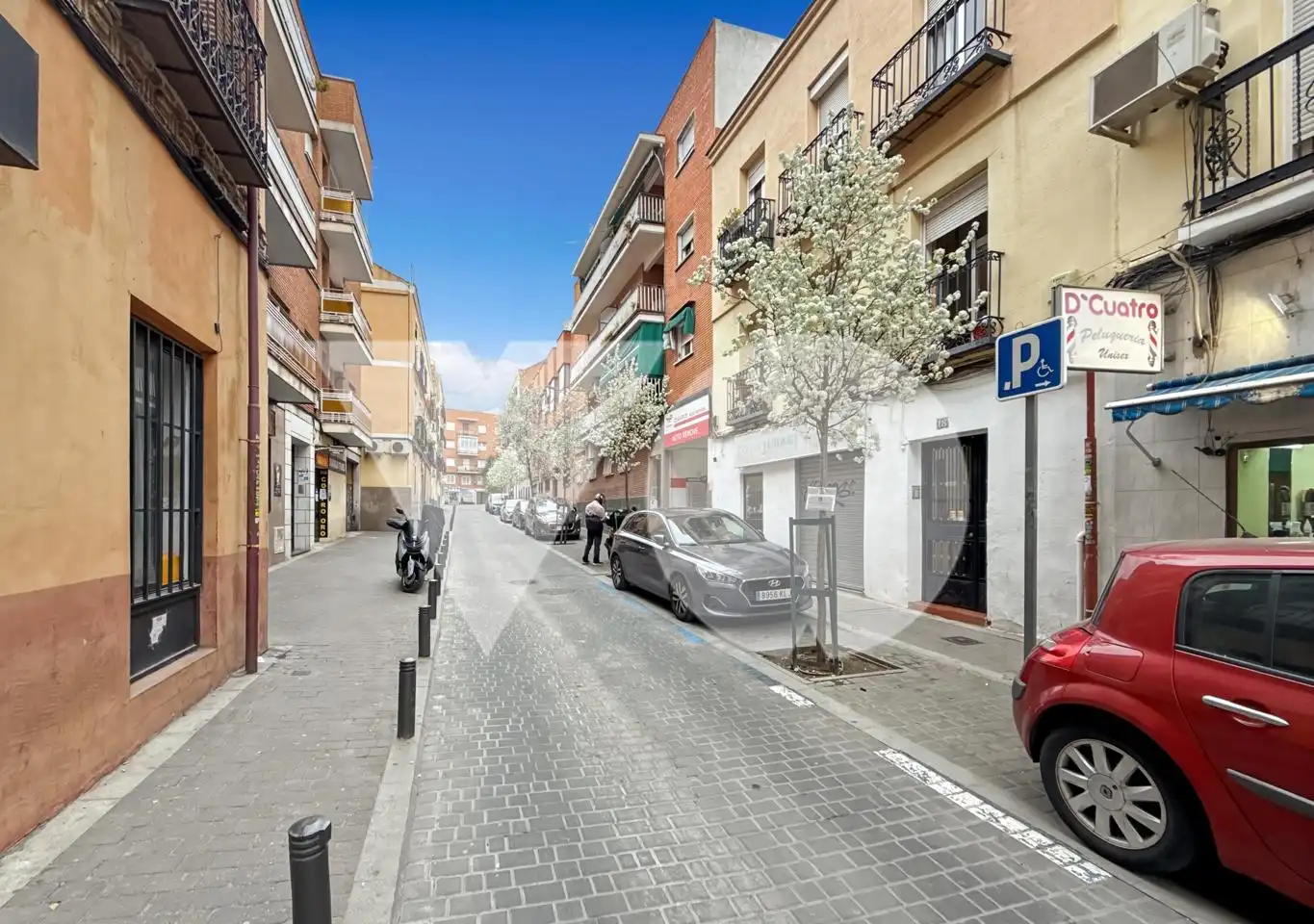 Vista exterior de Planta baixa en venda en Madrid amb Aire condicionat