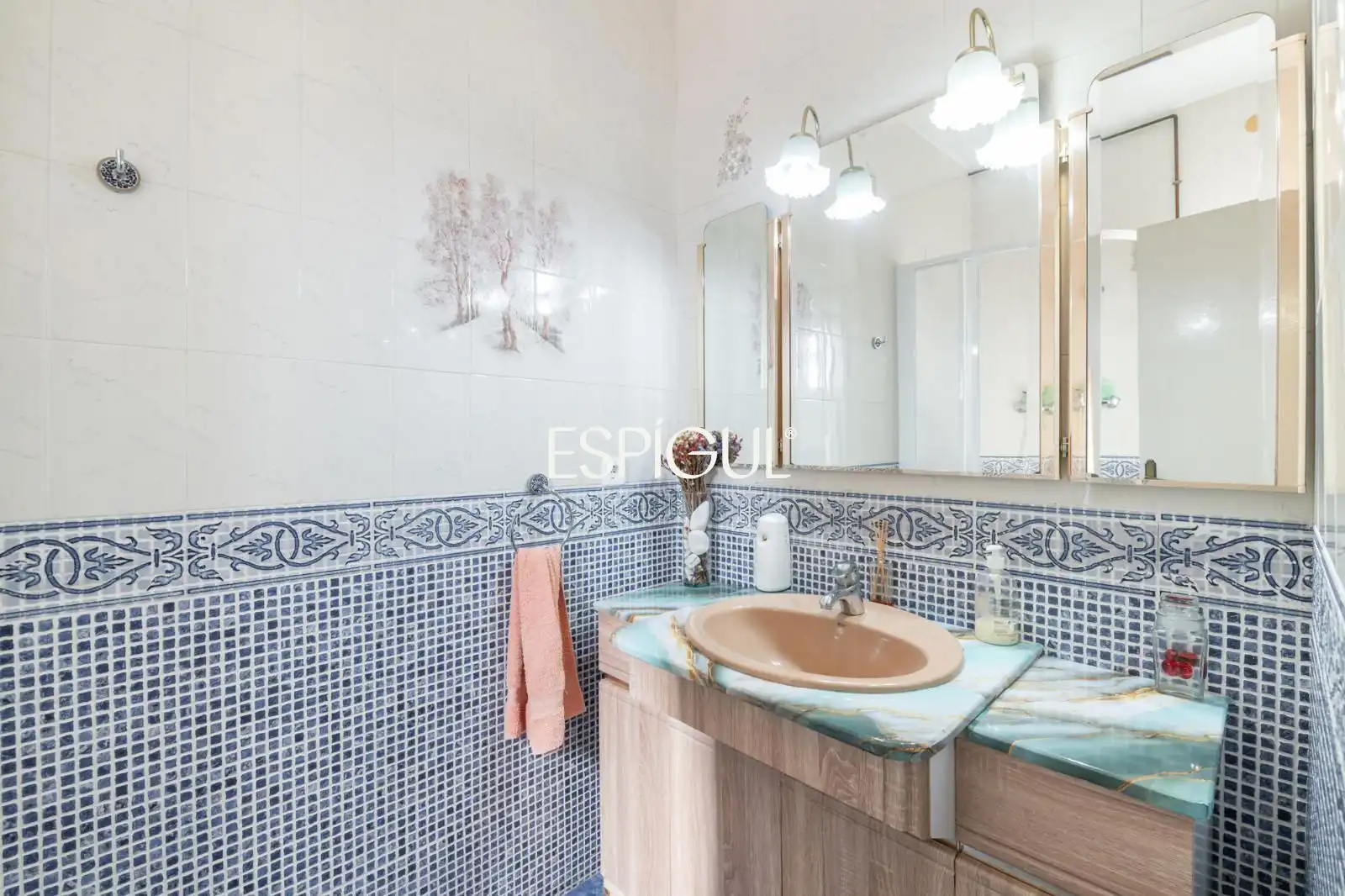 Badezimmer von Dachboden zum Verkauf in Barcelona mit Klimaanlage, Heizung und Terrasse