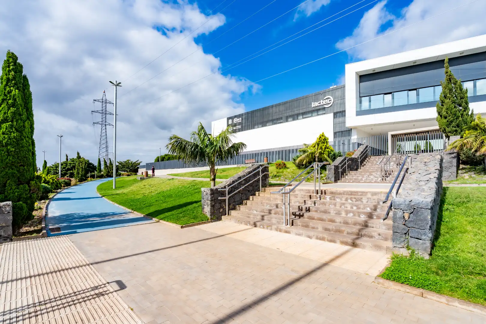 Vista exterior de Local en venta en San Cristóbal de la Laguna con Aire acondicionado, Terraza y Amueblado