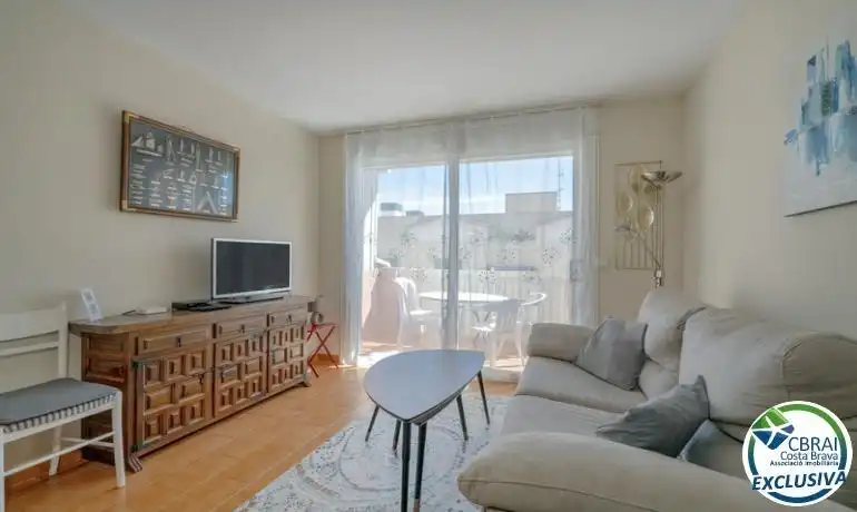 Sala d'estar de Apartament en venda en Empuriabrava amb Aire condicionat i Terrassa