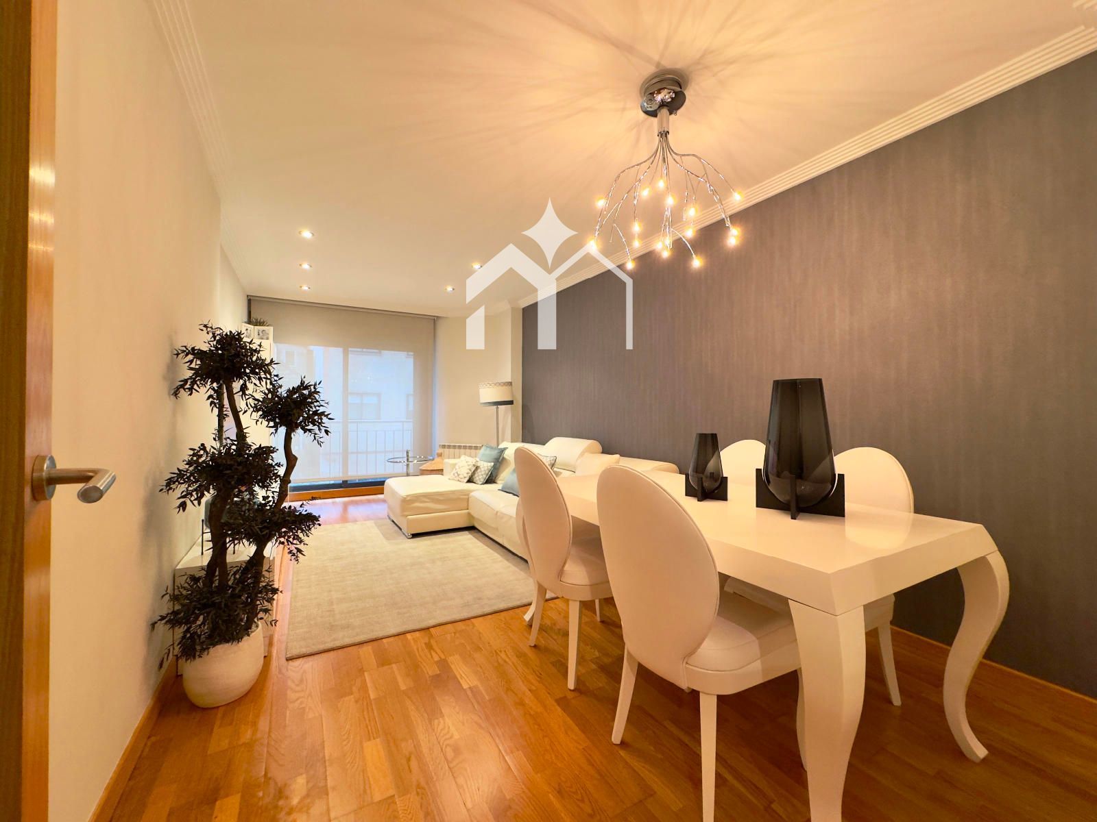 Sala d'estar de Pis en venda en Pontevedra Capital  amb Calefacció, Terrassa i Traster