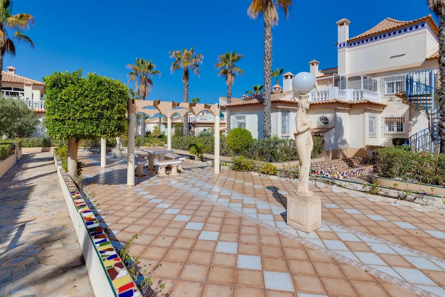 Jardí de Estudi en venda en Torrevieja amb Aire condicionat, Terrassa i Traster