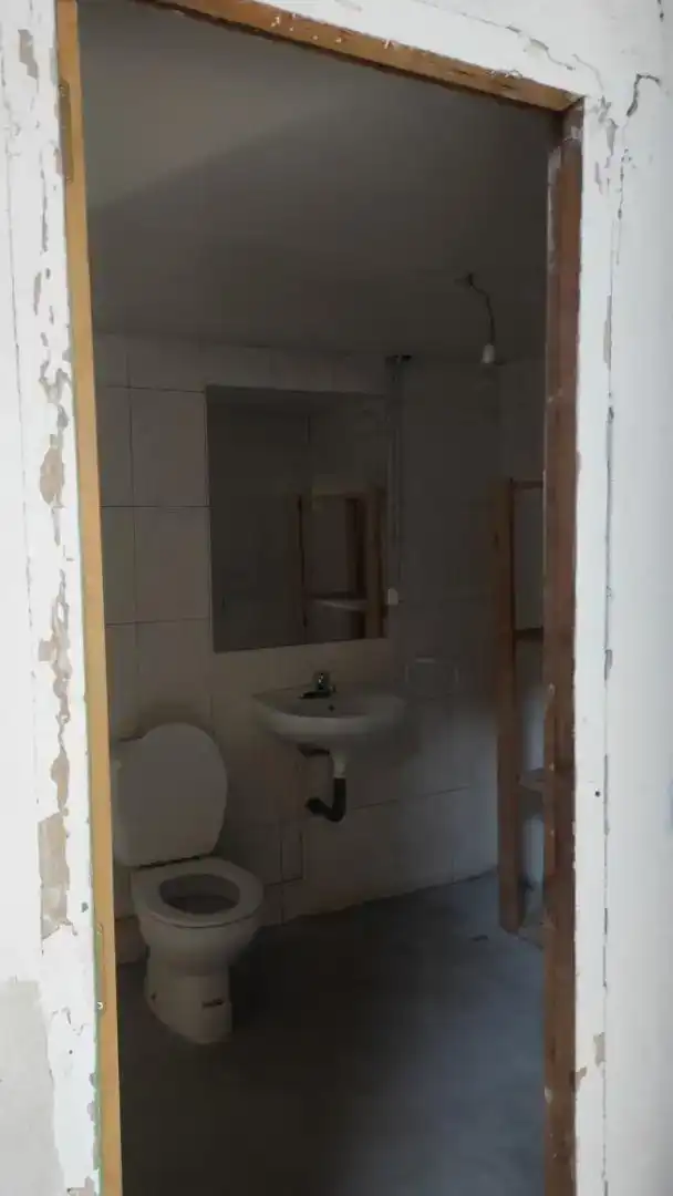 Badezimmer von Fabrikhallen zum Verkauf in Los Bloques
