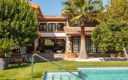 Jardí de Casa o xalet en venda en Peligros amb Aire condicionat, Terrassa i Piscina