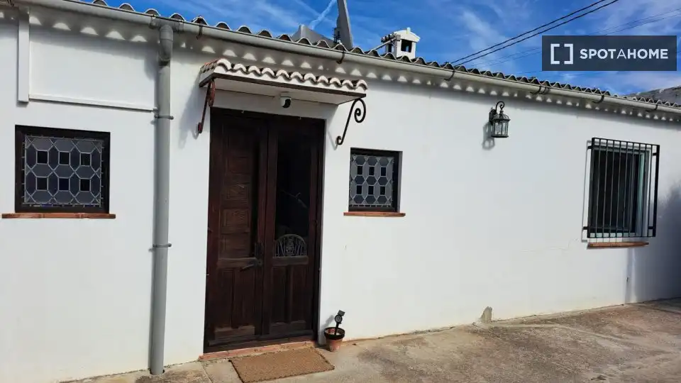 Vista exterior de Apartamento para compartir en Villanueva del Trabuco con Aire acondicionado, Terraza y Amueblado