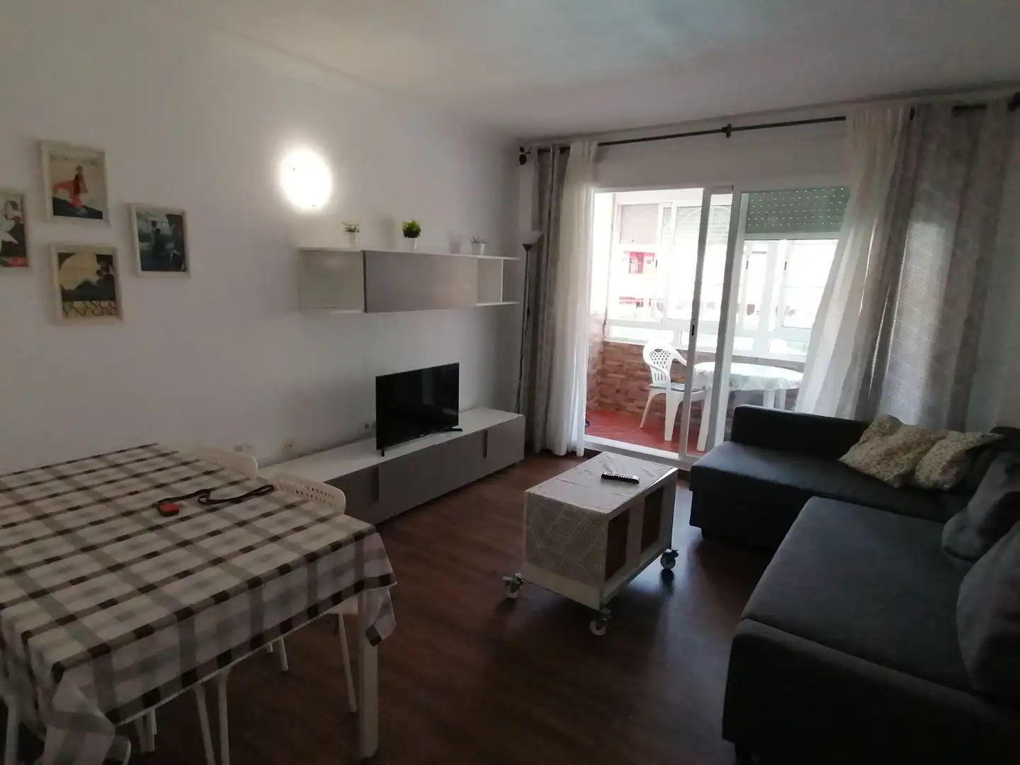 Sala de estar de Piso de alquiler en Algeciras con Amueblado y Piscina comunitaria