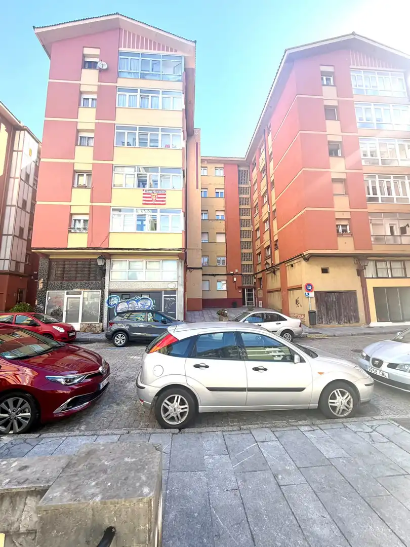 Außenansicht von Wohnung zum Verkauf in Gijón  mit Heizung