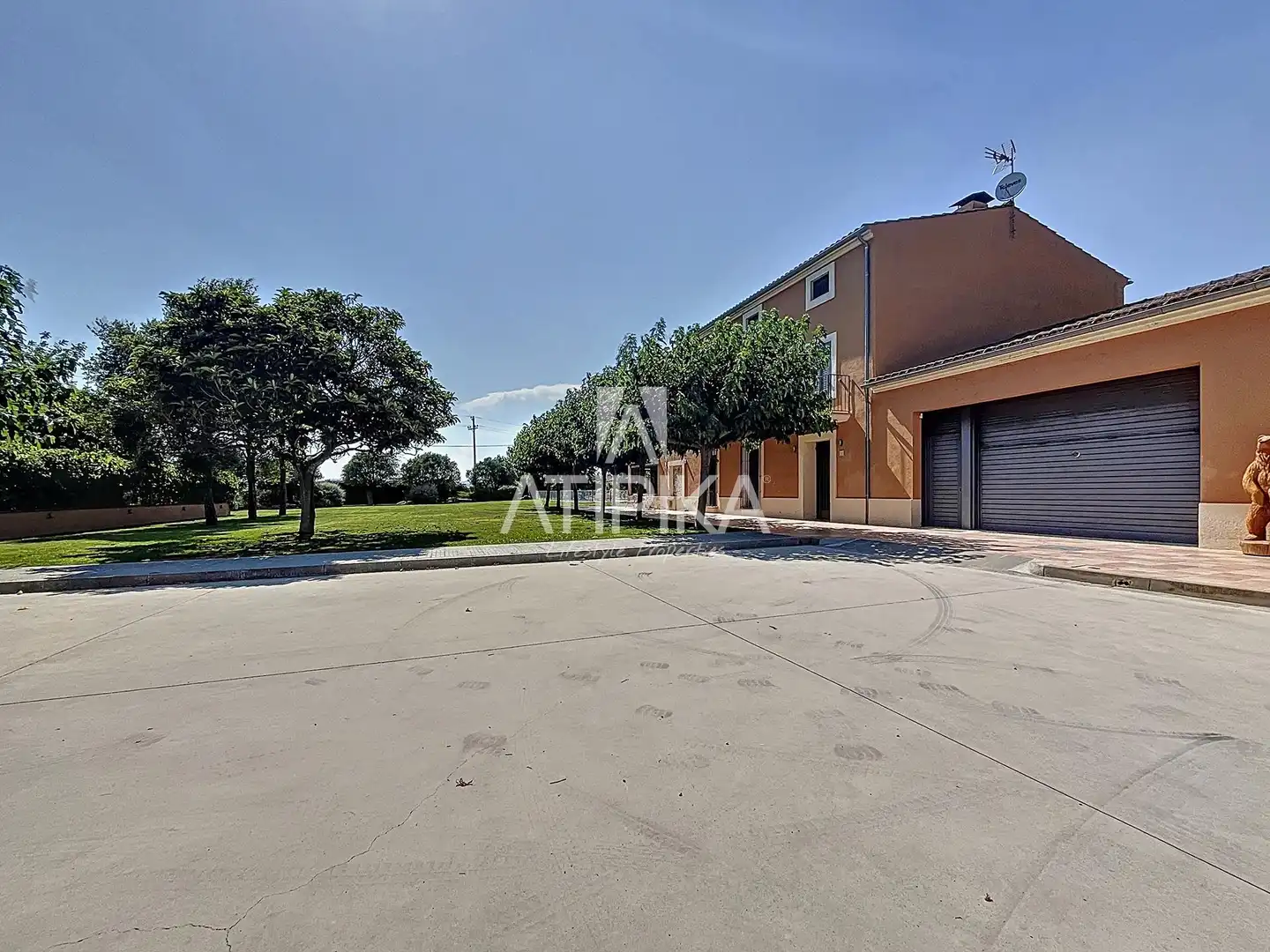 Country homes for sale in La Granada  with Air Conditioner, Heating and Storage room